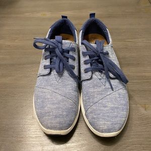 Toms Sneakers Size W7 Like new
